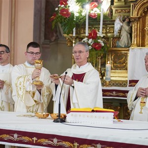Nabiskup Kutleša blagoslovio obnovljenu župnu crkvu Pohoda Blažene Djevice Marije u Vukovini